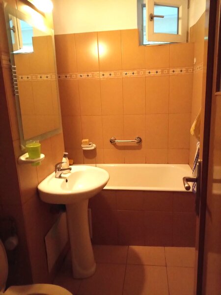 Obor, Colentina, Teiul D-nei, Sectia 7 de Politie 8 min metrou, semistradal